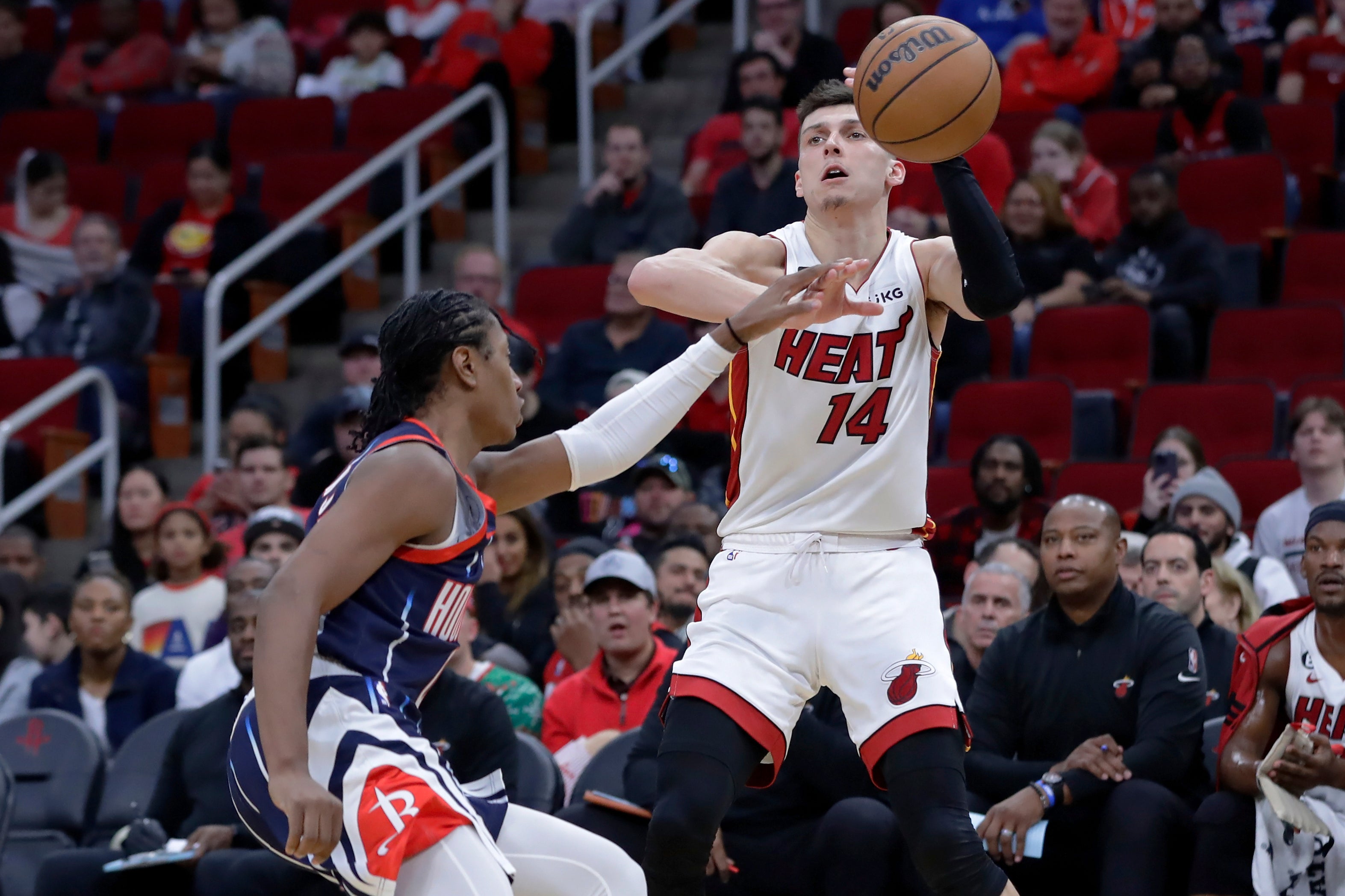 Heat Vence 111-108 A Rockets; Herro Logra 10 Triples | Independent Español