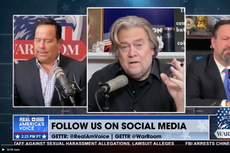 Steve Bannon hammers Trump trading cards announcement: ‘I can’t do this anymore’