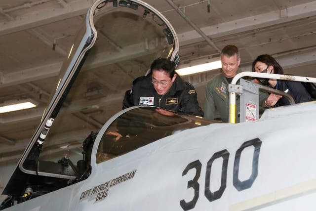 <p>Japanese PM Fumio Kishida pictured visiting a US fighter jet in Tokyo on 6 November</p>