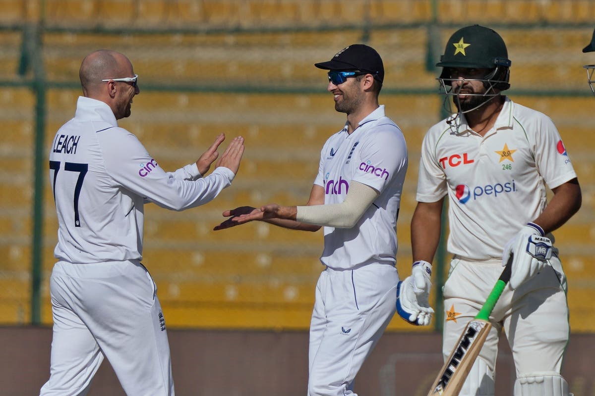 Rehan Ahmed straight in as England strike before lunch to leave Pakistan 117-3 Rehan Ahmed straight in as England strike before lunch to leave Pakistan 117-3