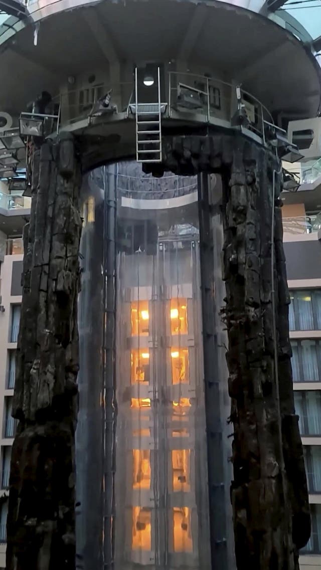 ‘Terrible human loss narrowly avoided’ when 82ft aquarium housing 1,500 ...