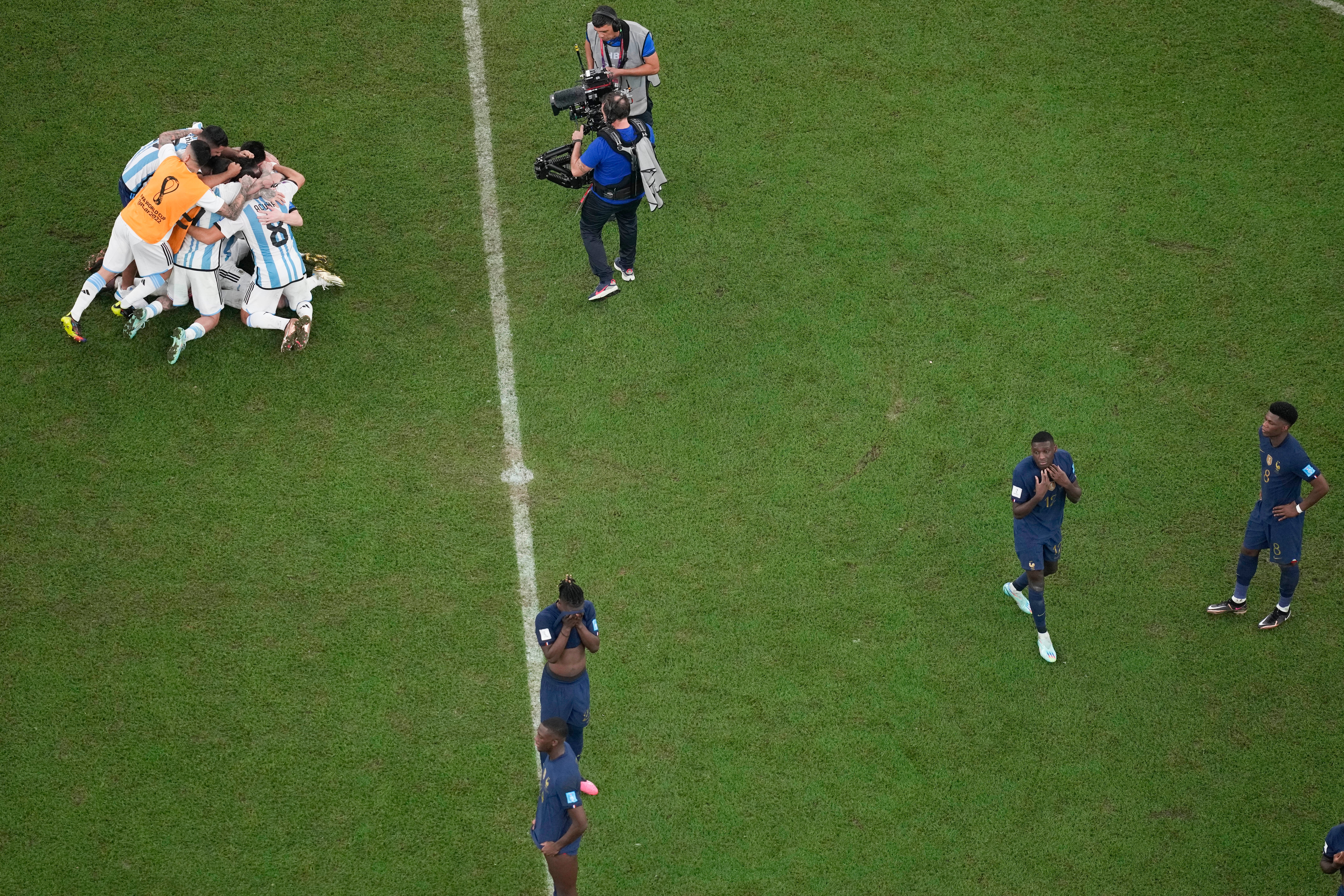 Argentina players celebrate becoming World Champions as France players stand dejected