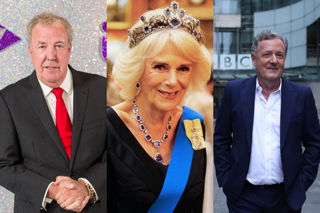 De izquierda a derecha: Jeremy Clarkson, la reina consorte Camilla y Piers Morgan