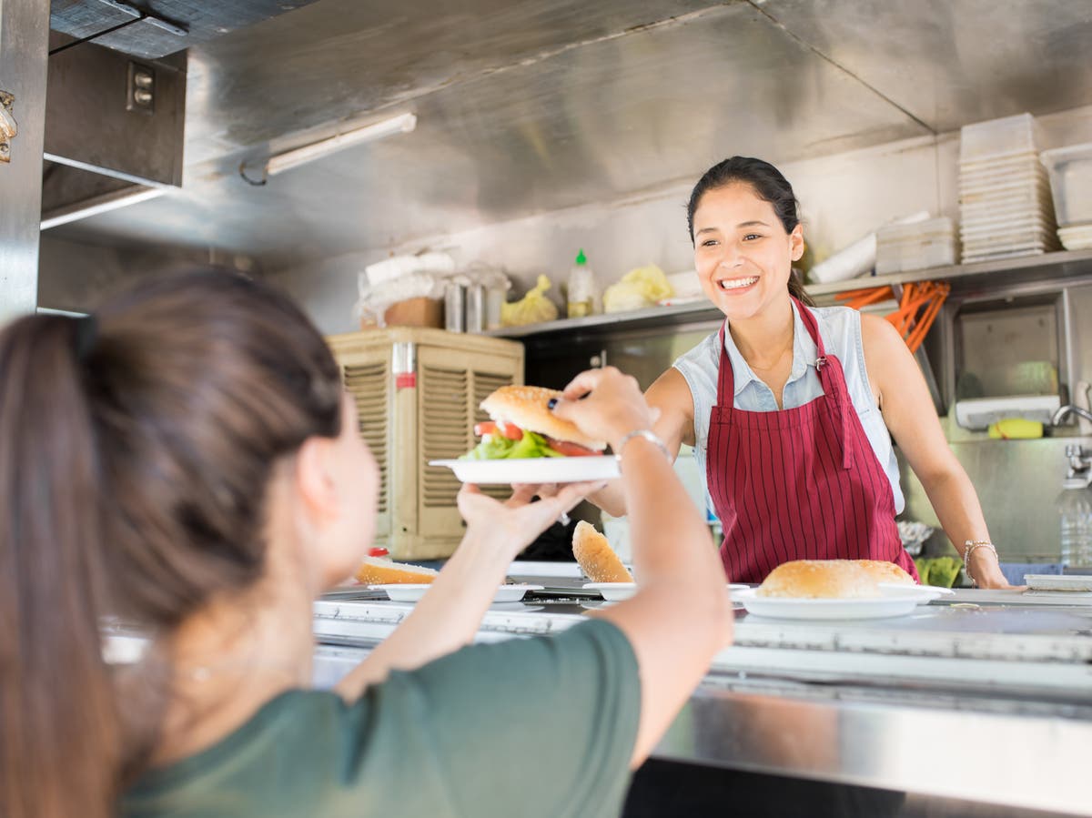Restaurant workers reveal how they got bosses to stop blaming them for hair in customers&rsquo; food