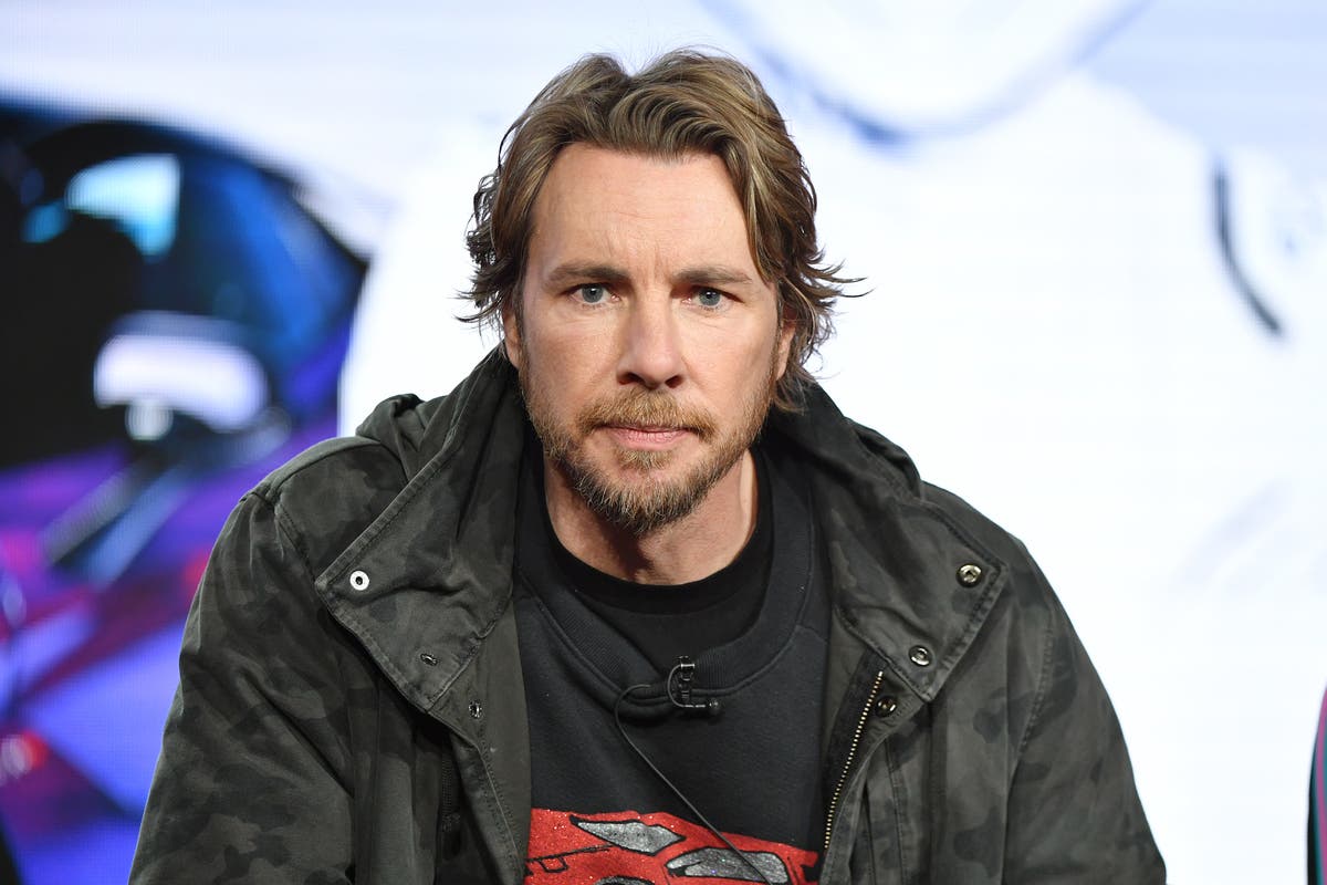 Dax Shepard mocks &lsquo;misogynistic&rsquo; tabloid headline about marriage to Kristen Bell