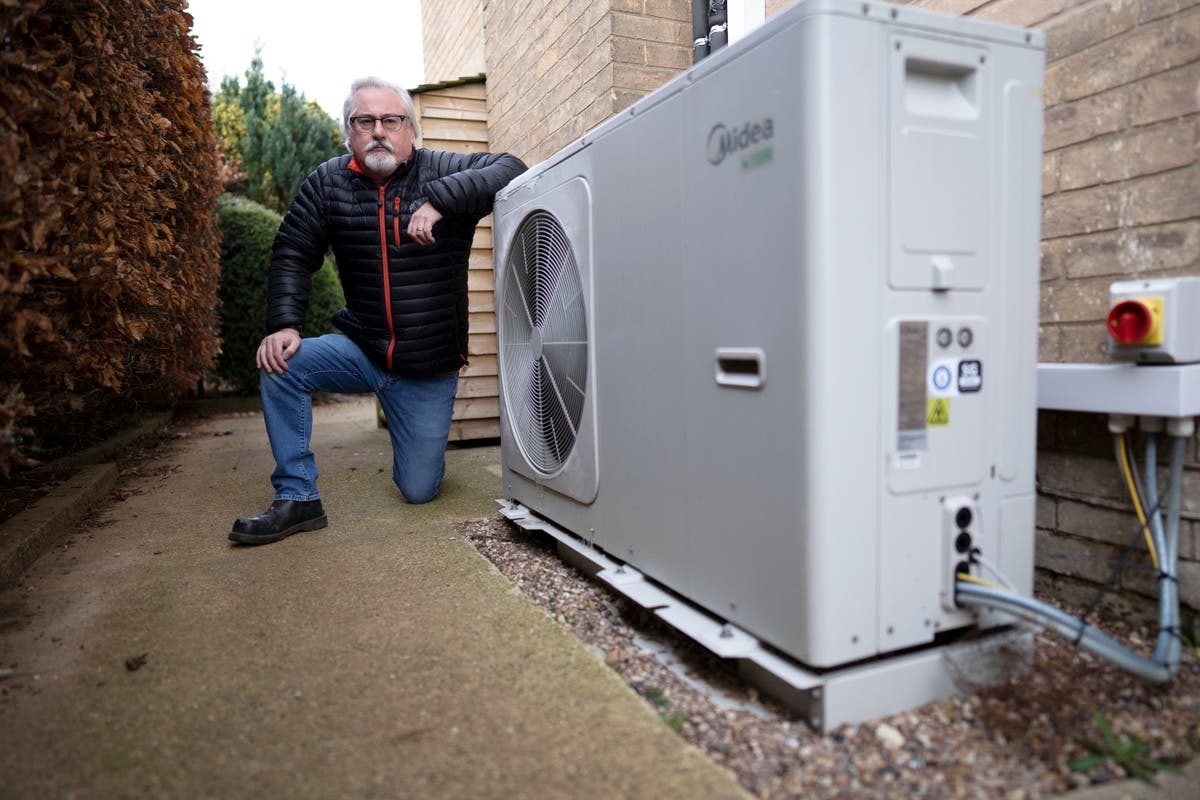 Un homme fait face à une facture d’énergie de 7 000 £ après avoir remplacé son chauffage par une pompe à chaleur «verte» subventionnée par le gouvernement de 25 000 £