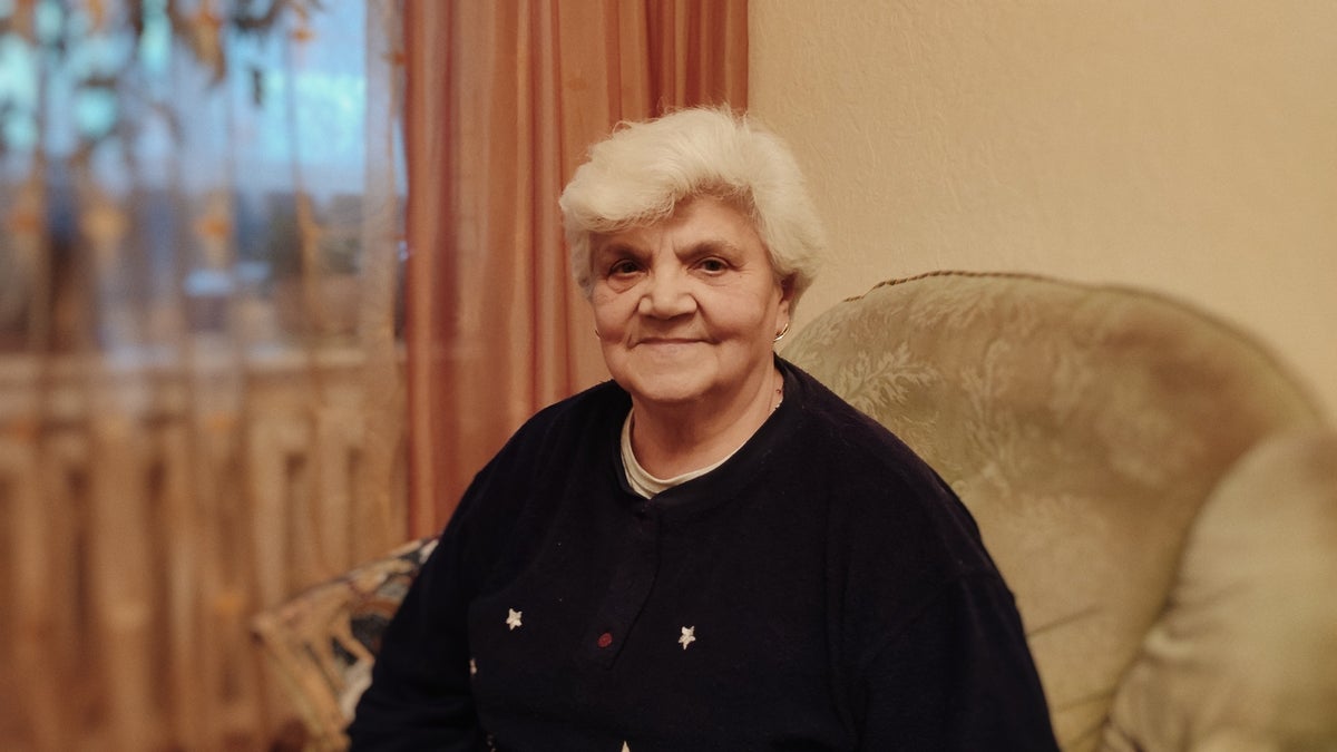 Ukraynalı mültecinin İngiltere'deki evini bulmak için mücadele ederken Kiev'de mahsur kalan 78 yaşındaki annesiyle ilgili korkuları