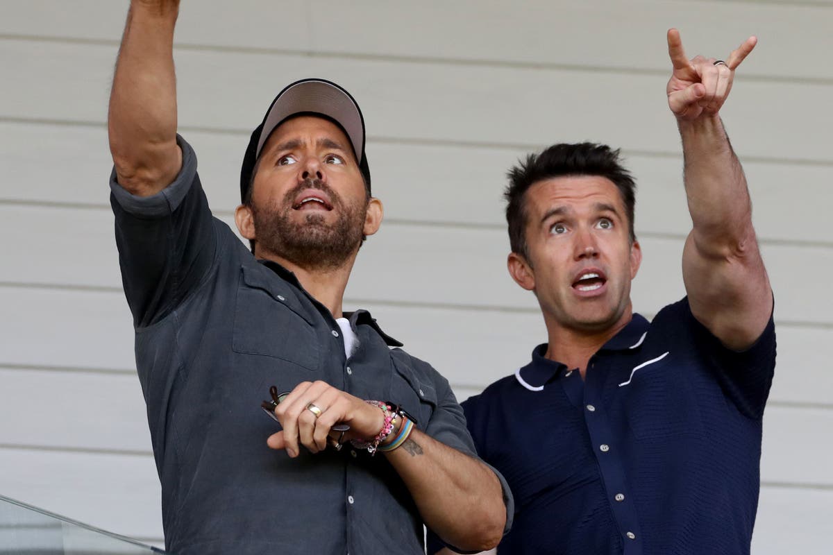 Ryan Reynolds and Rob McElhenney &lsquo;luckiest guys on Earth&rsquo; after Wrexham honour