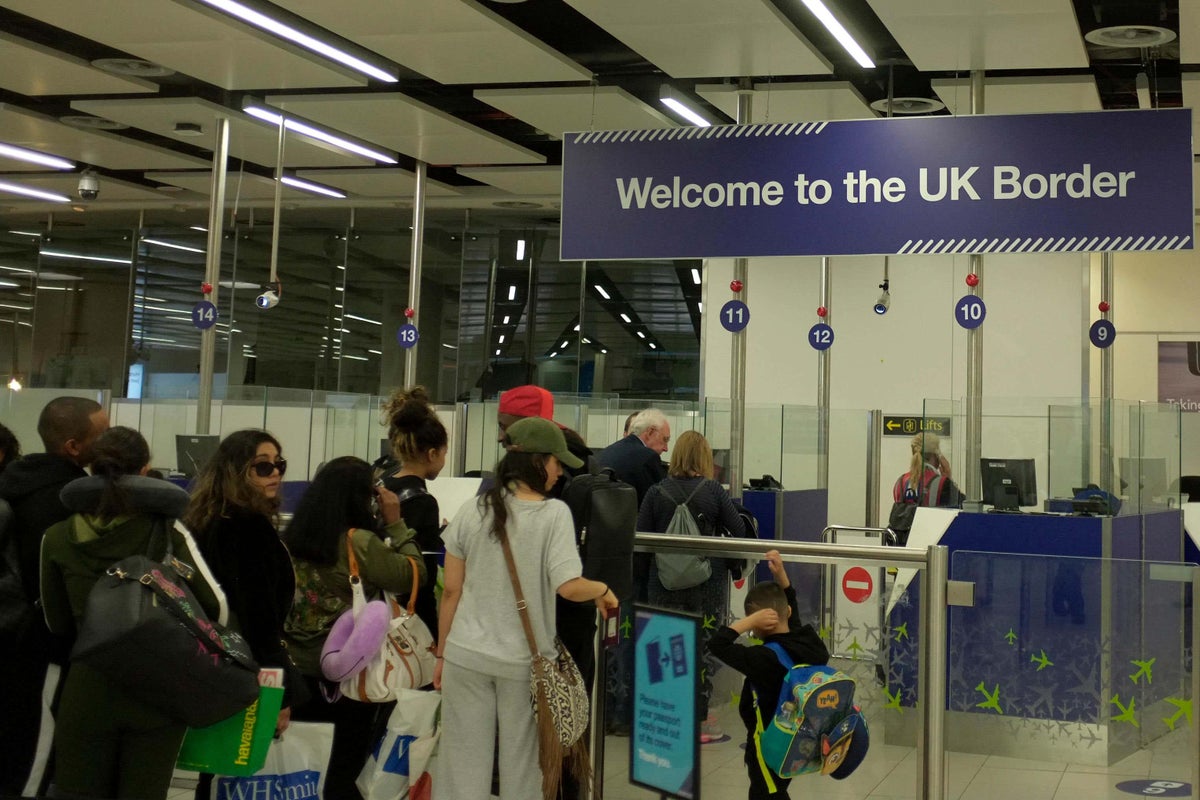 Airport news – live: Bank Holiday travel chaos as passport e-gates fail across UK
