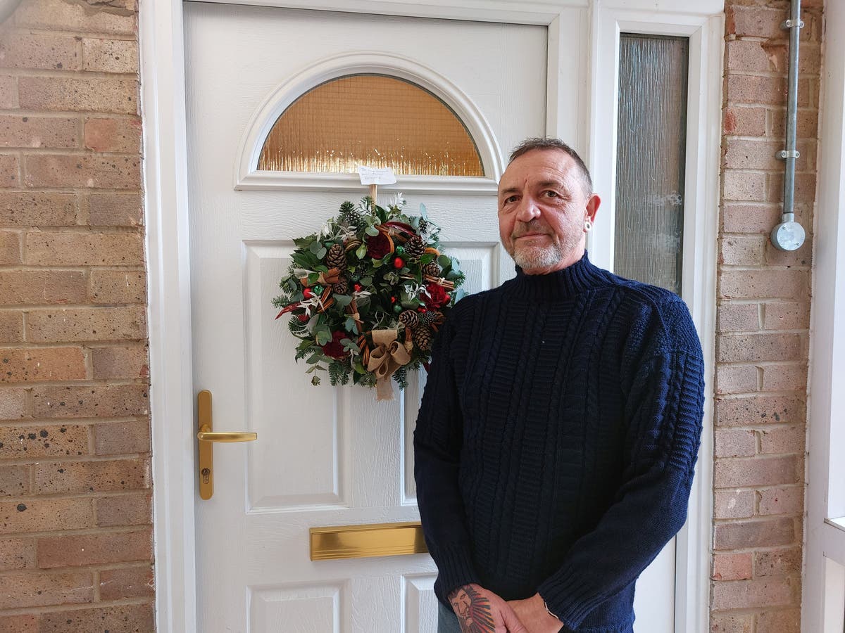 Residents outrage as ‘Grinch-like’ council bans Christmas wreaths Residents outrage as ‘Grinch-like’ council bans Christmas wreaths