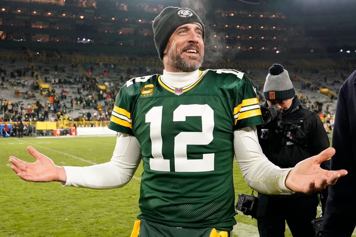 Rodgers, NFL players urge league to nix turf, go with grass -  –  With you for life