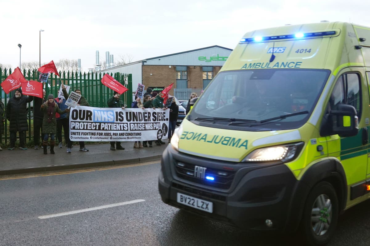 Union calls off ambulance worker strike after &lsquo;wonderful&rsquo; backing from public