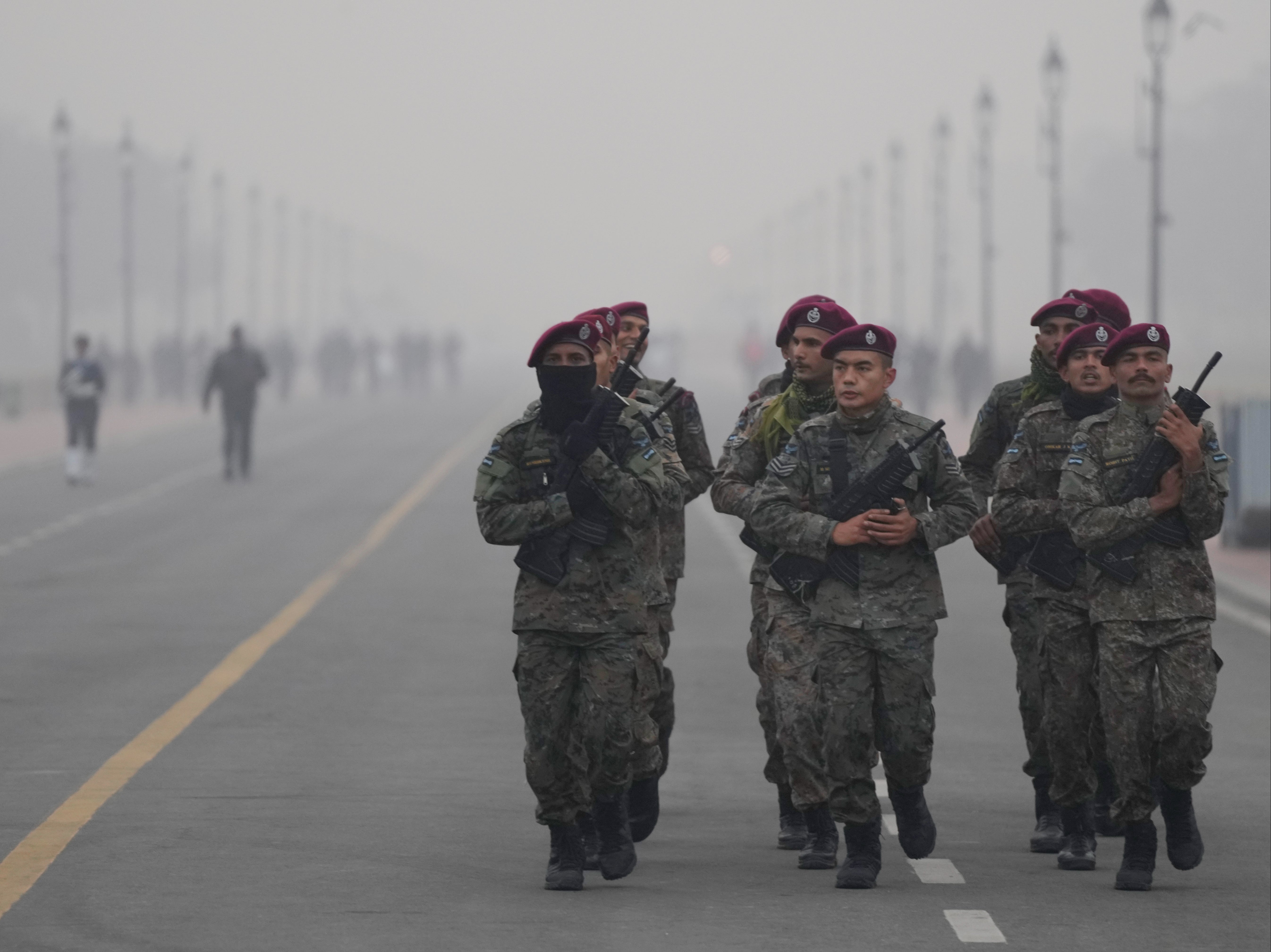 <p>Representational image: Indian army soldiers rehearse to prepare for the upcoming Republic day parade </p>