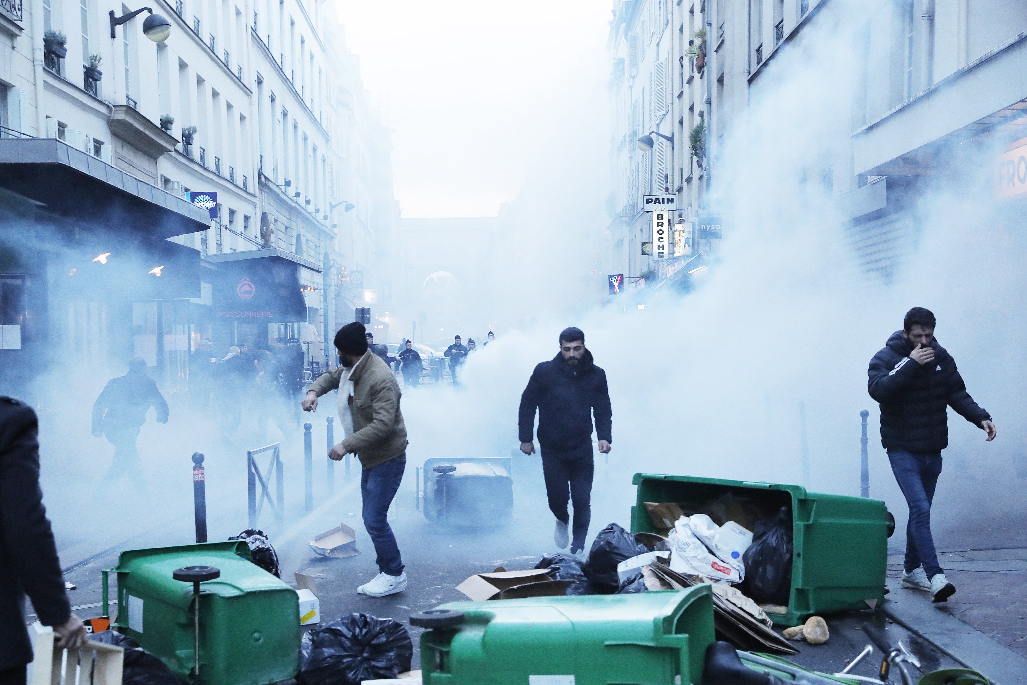 Protesters and police clash in central Paris