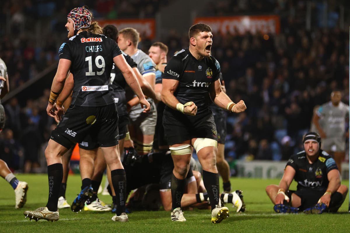 Exeter hold off Bath fightback to keep Premiership play-off hopes alive