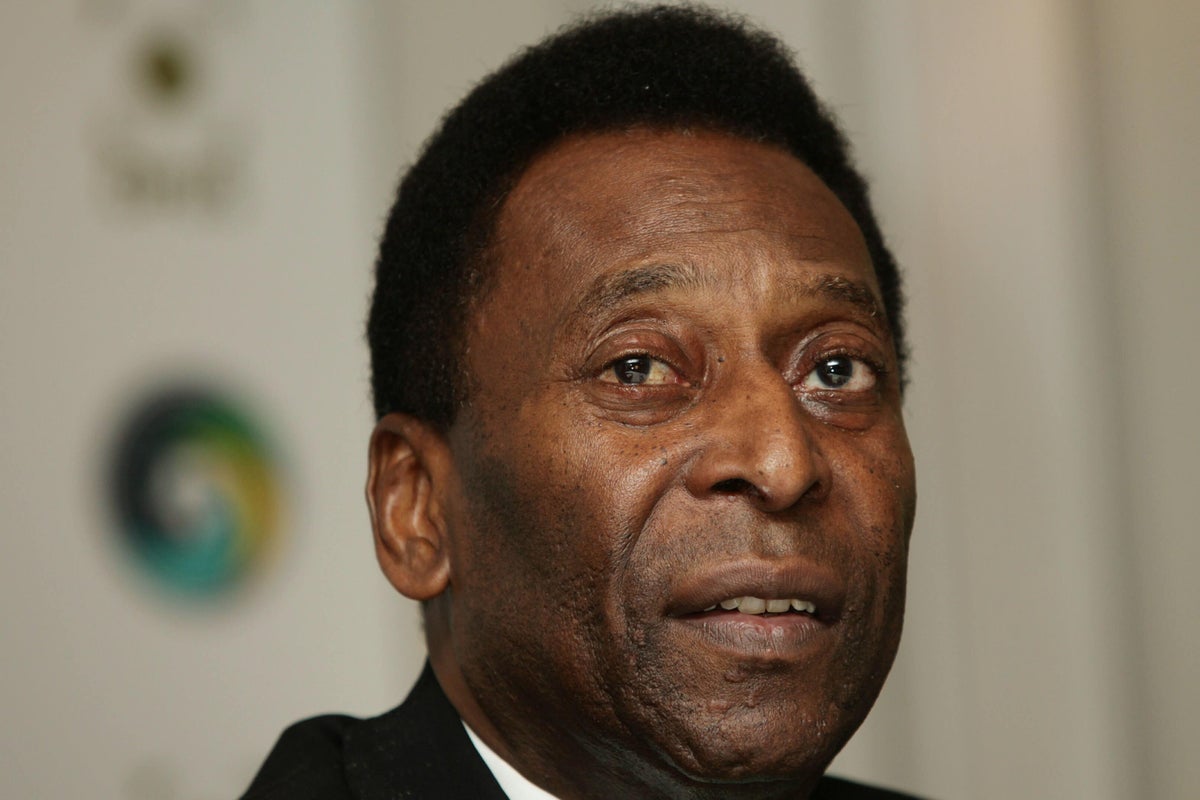 Pele’s family gathers at hospital to spend Christmas with Brazil great