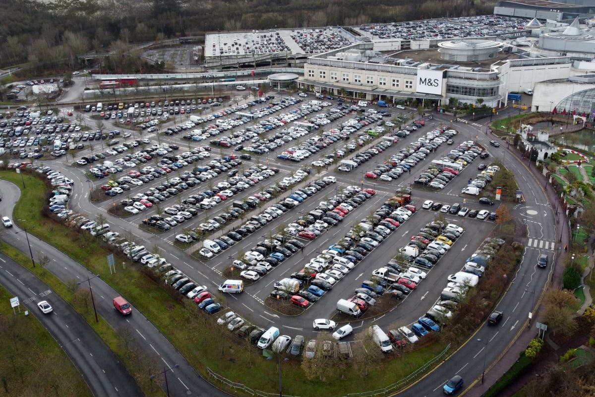 Boxing Day bargain-hunters warned of traffic jams amid rail strike