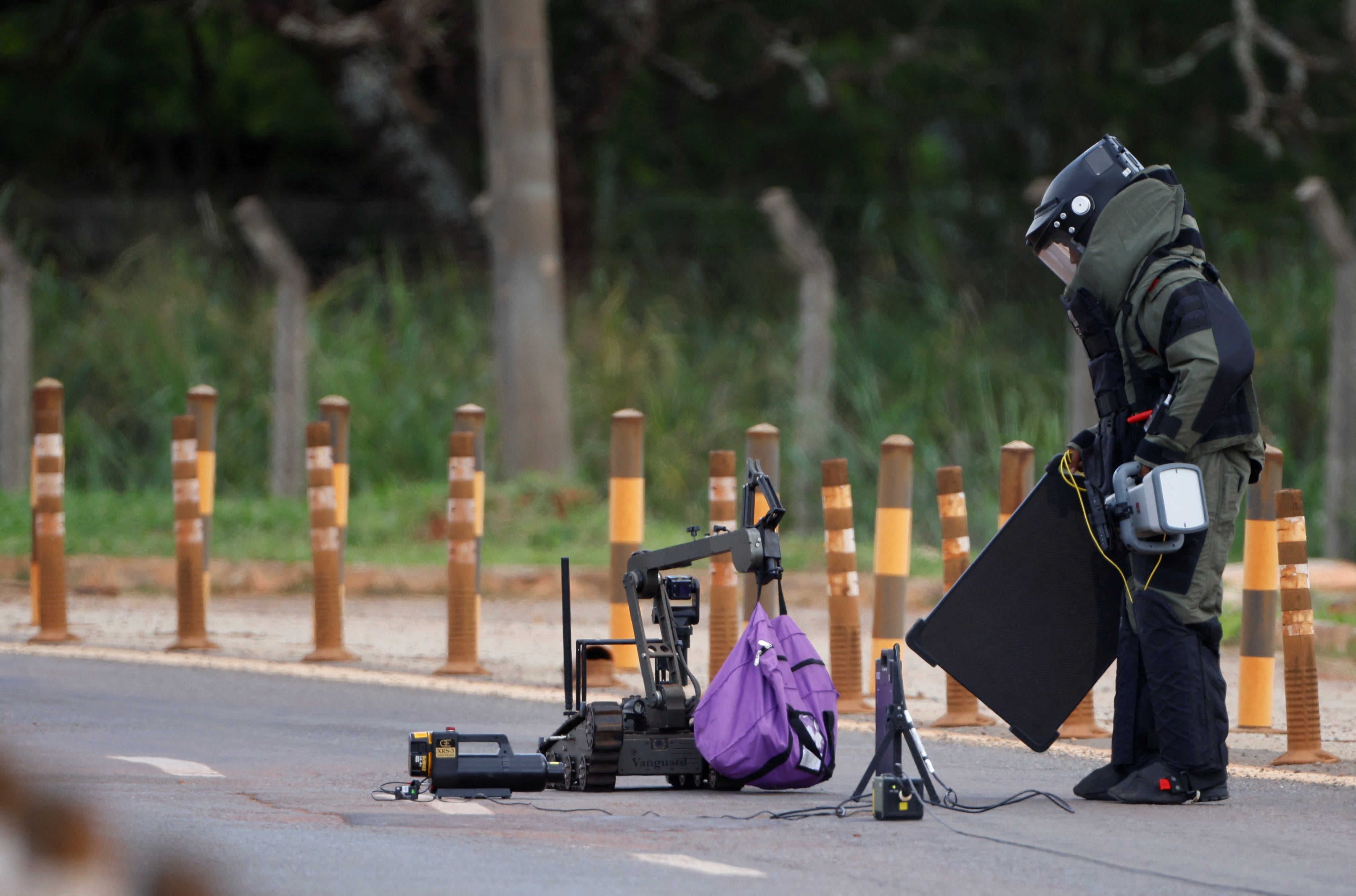 Anti-bomb police use a robot to deal with the explosive device in Brasilia on 24 December REUTERS/Adriano Machado