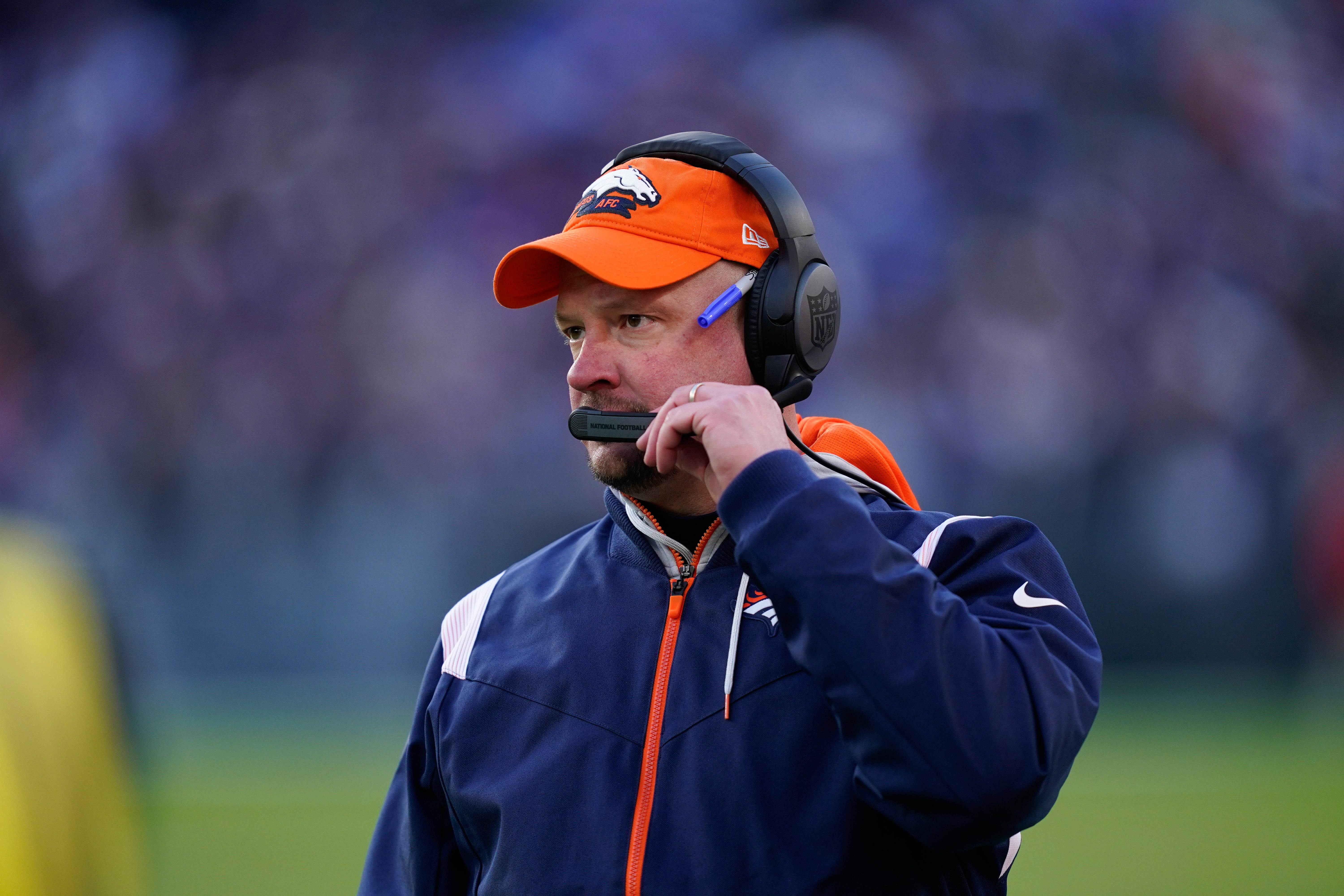 BRONCOS-ENTRENADOR