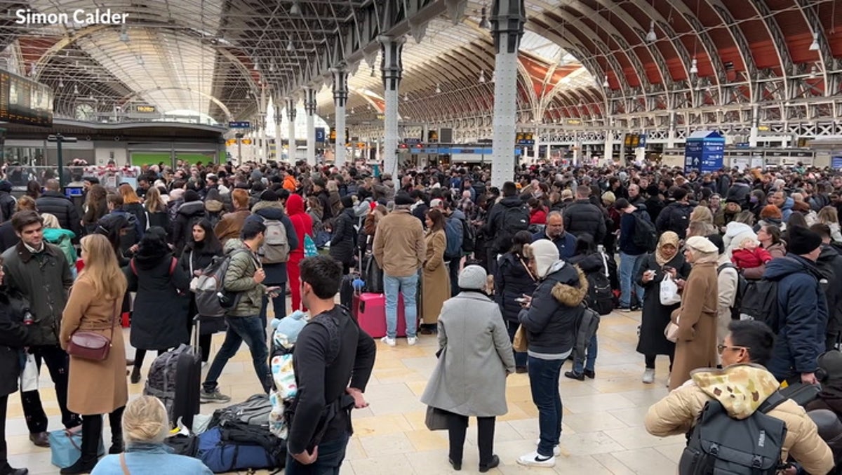 London Paddington packed on Bank Holiday as engineering delays post-strike trains