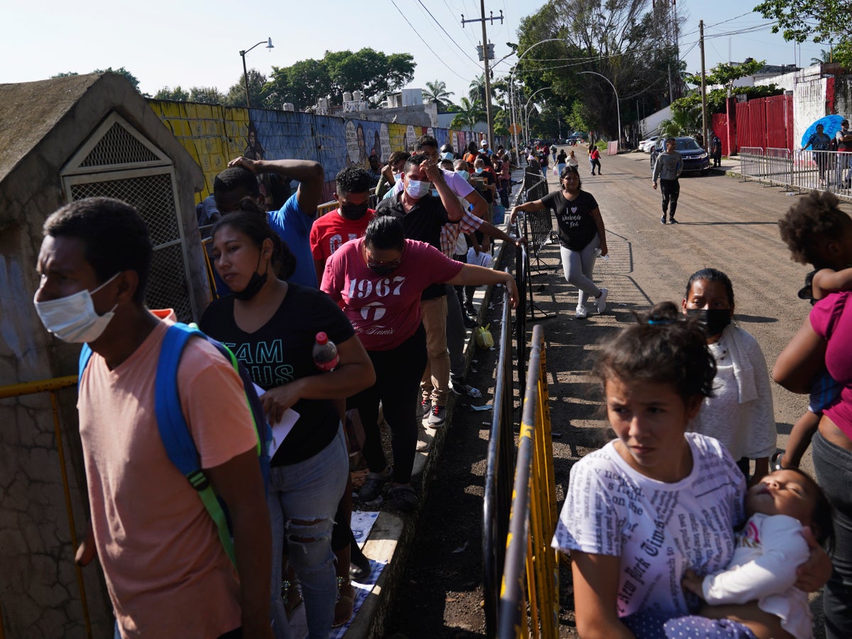 Thriving network of fixers preys on migrants crossing Mexico