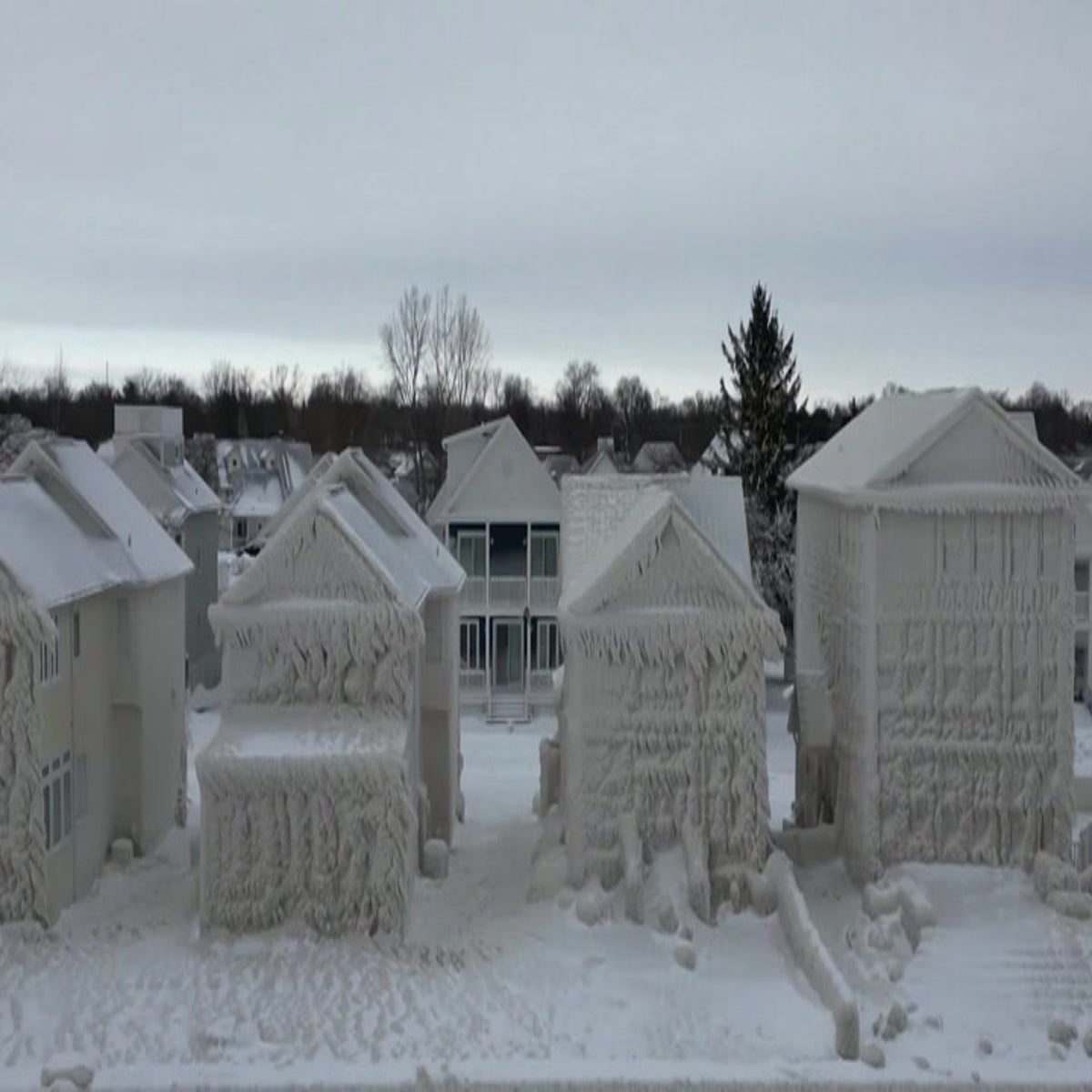 Historic blizzard turns row of Ontario houses into stunning 'ice town', News