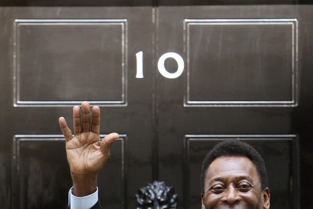 Pele pictured outside 10 Downing Street (PA)