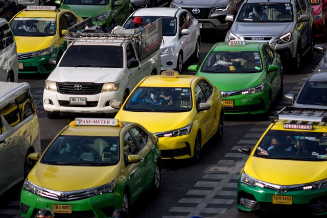 <p>File. Taxis wait at a red light signal on a street in Bangkok on 10 November 2022</p>