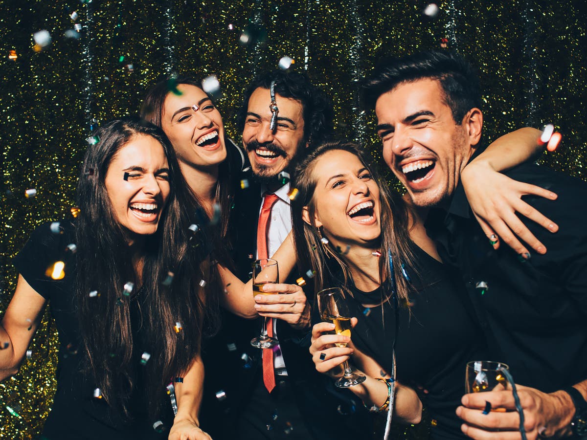 корпоратив. веселая вечеринка. вечеринка с друзьями. Happy new year karaoke. Happy new year karaoke.