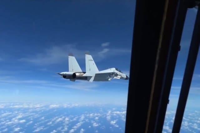 <p>Moment US plane narrowly-misses collision with Chinese fighter jet</p>