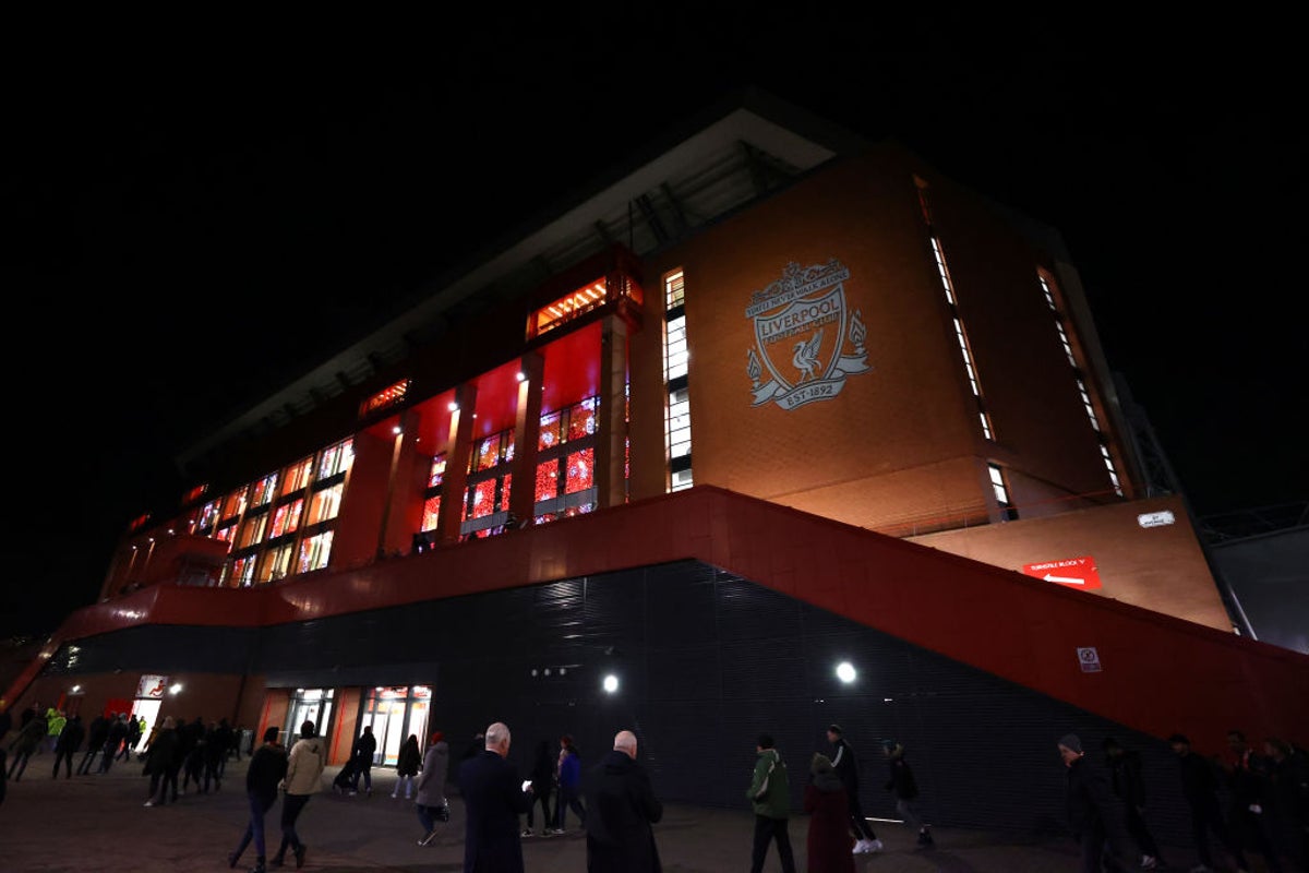 Liverpool vs Leicester LIVE: Premier League team news and confirmed line-ups as Salah and Nunez start