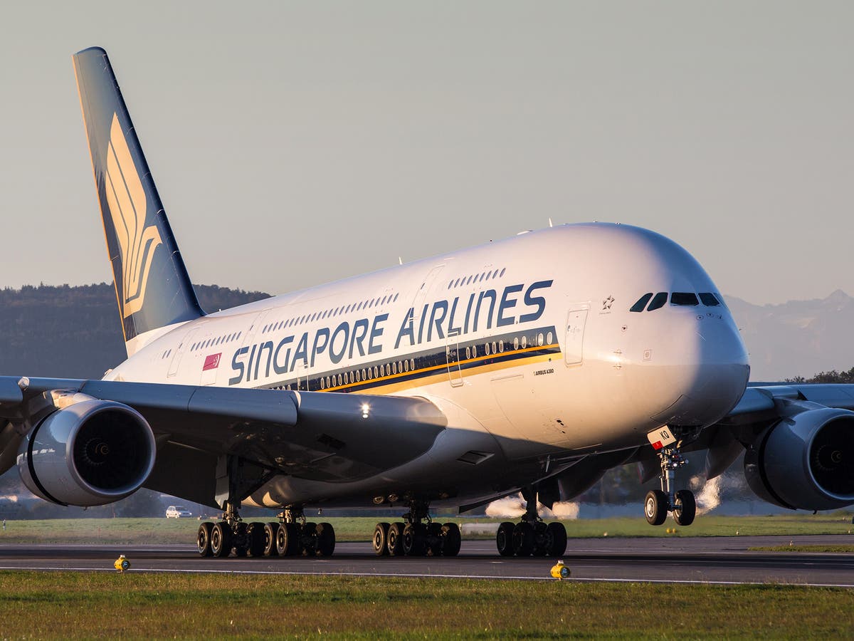 Singapore Airlines Faces Backlash After Business Class Seat Malfunction: Indian Couple Wins £2,040 in Compensation