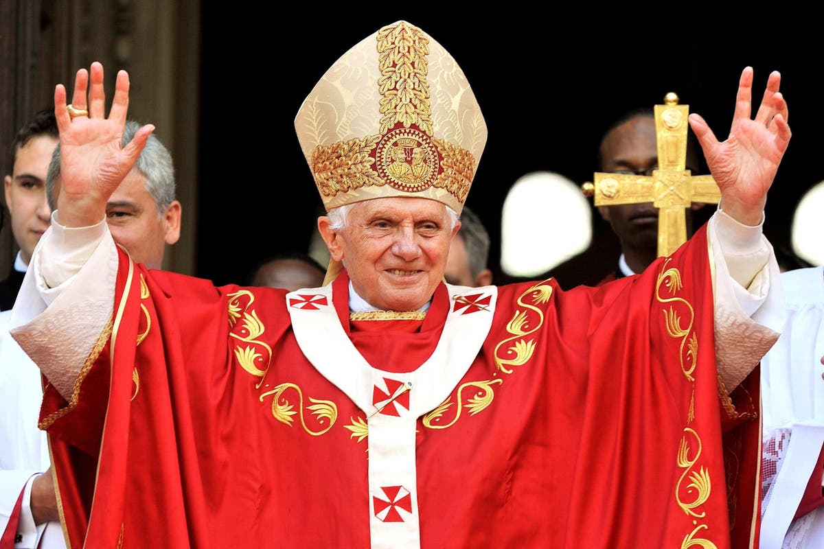 Tributes paid to &lsquo;great theologian&rsquo; Pope Emeritus Benedict XVI after his death