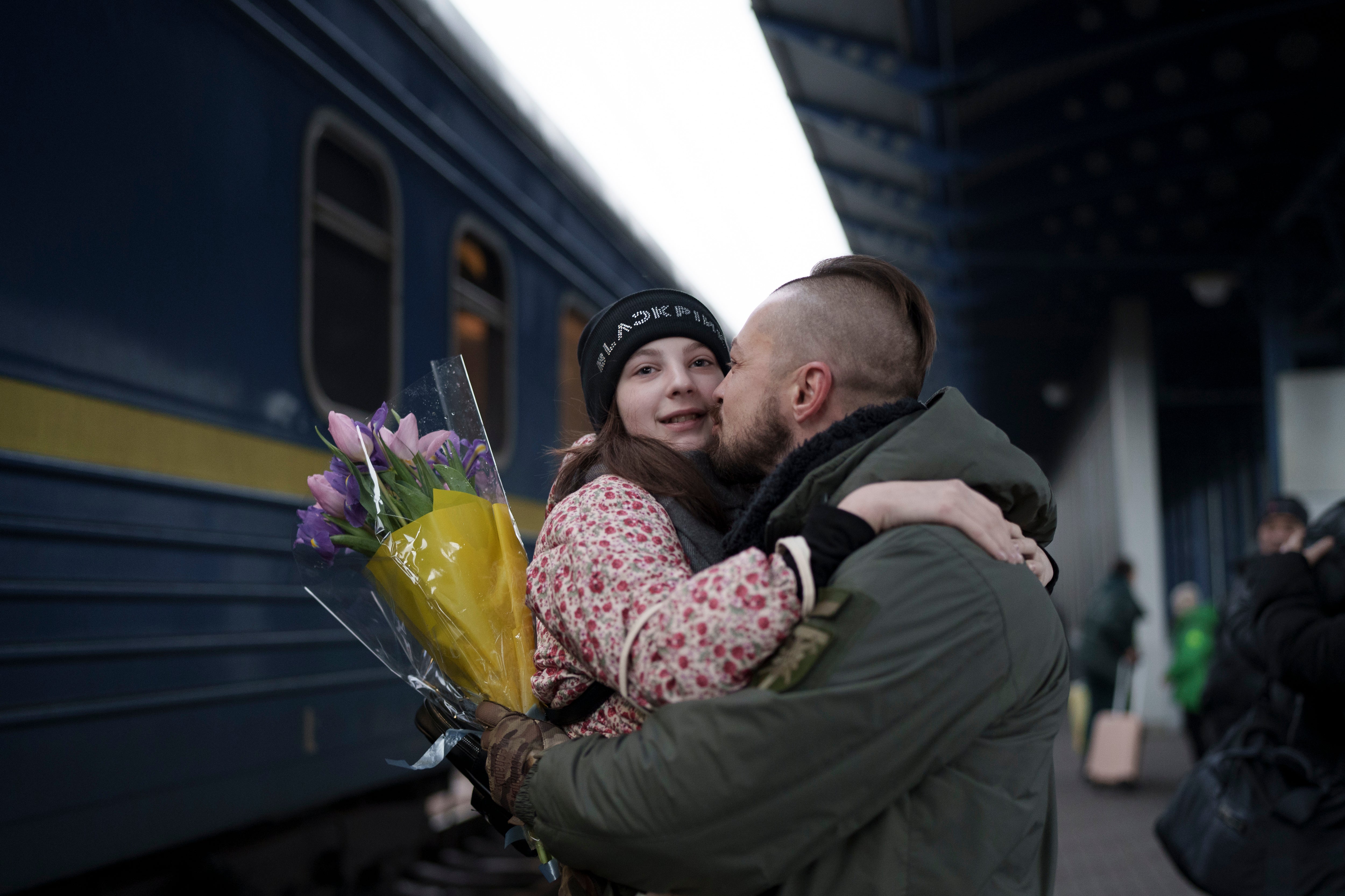 Ukrainian soldier Vasyl Khomko meets his daughter Yana and wife Galyna, who have been living in Slovakia due to the war but returned to Kyiv to spend New Year’s Eve together