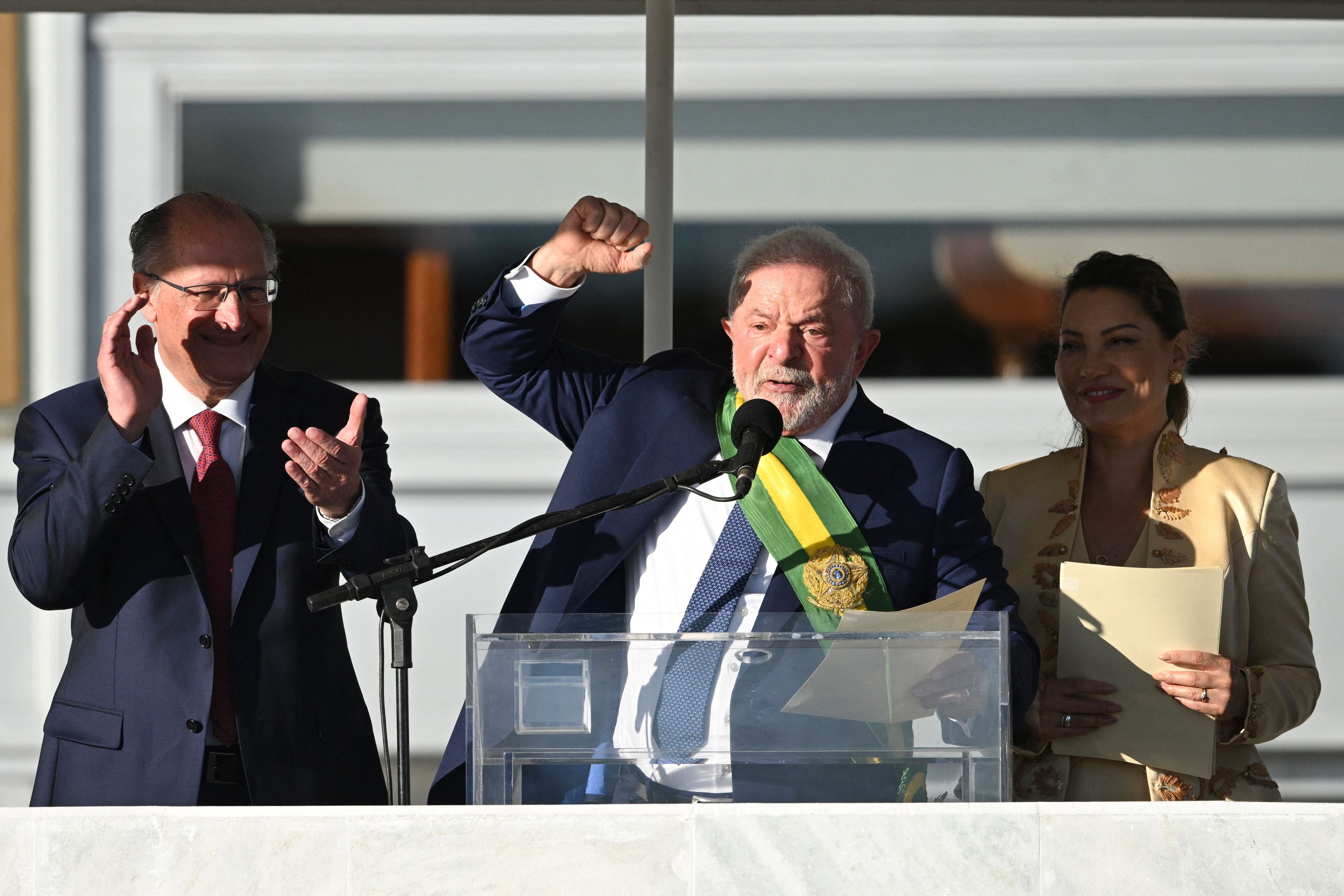 Lula delivers a speech at the National Congress