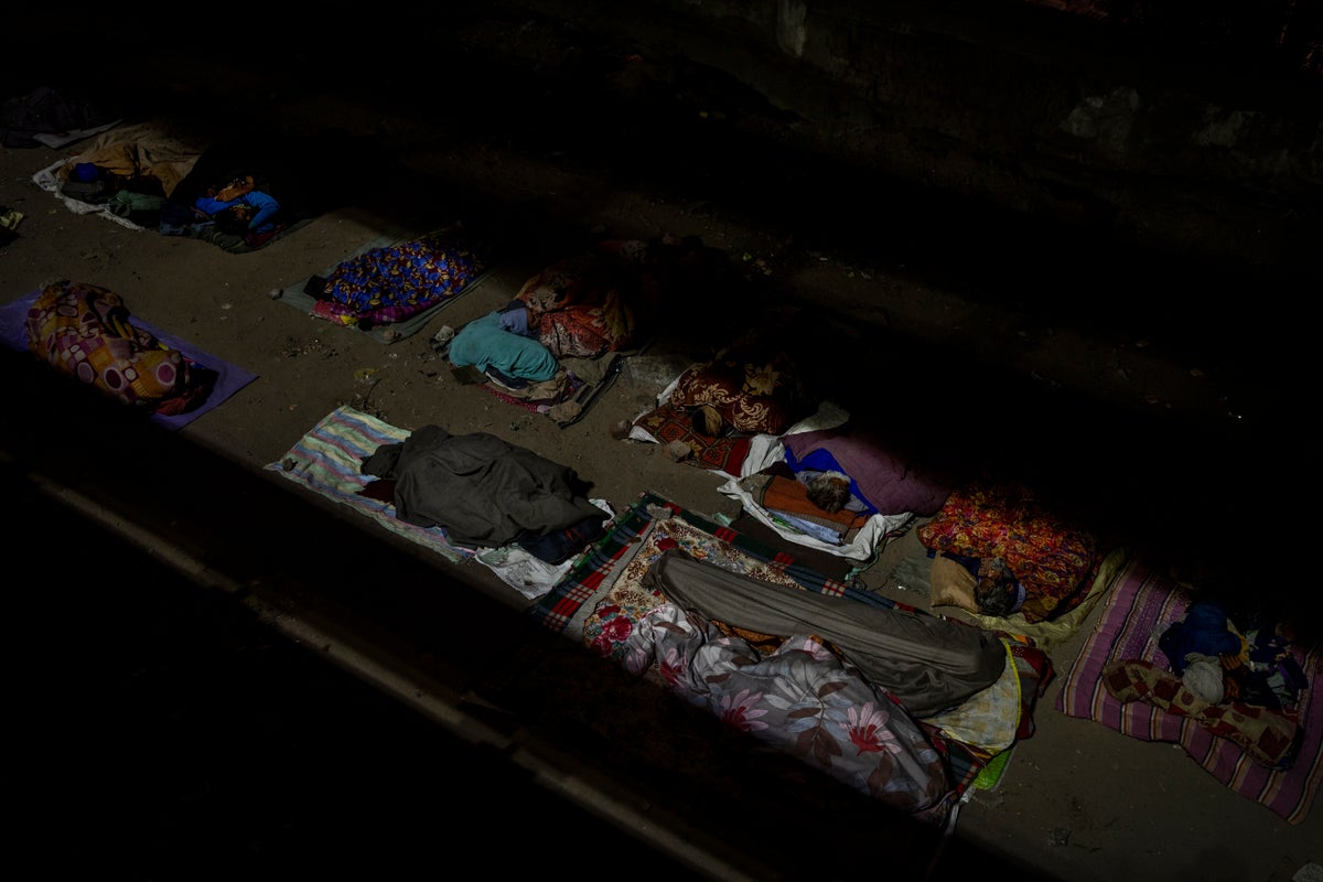 AP PHOTOS: New Delhi’s homeless shiver in biting cold