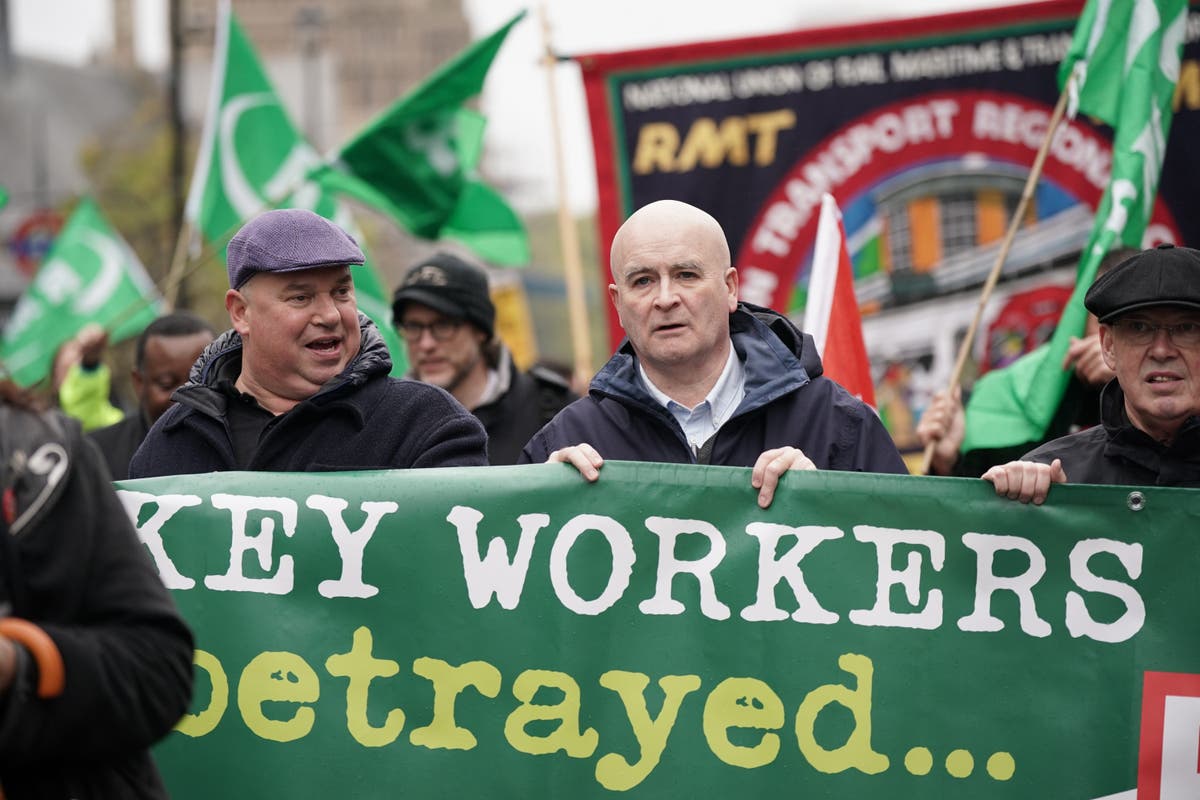 Unions call for &lsquo;sensible&rsquo; proposals to help end rail dispute strikes