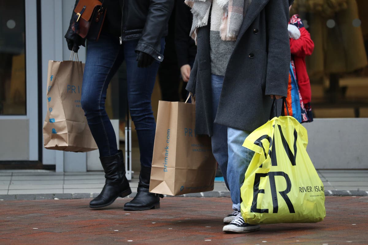 Retail footfall drops by more than a quarter in week after Christmas