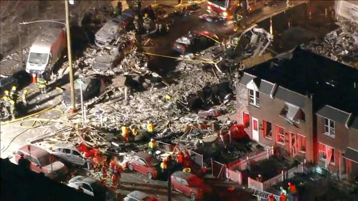 Philadelphia'da şüpheli bir gaz patlaması iki evi yıktı ve beş kişiyi yaraladı