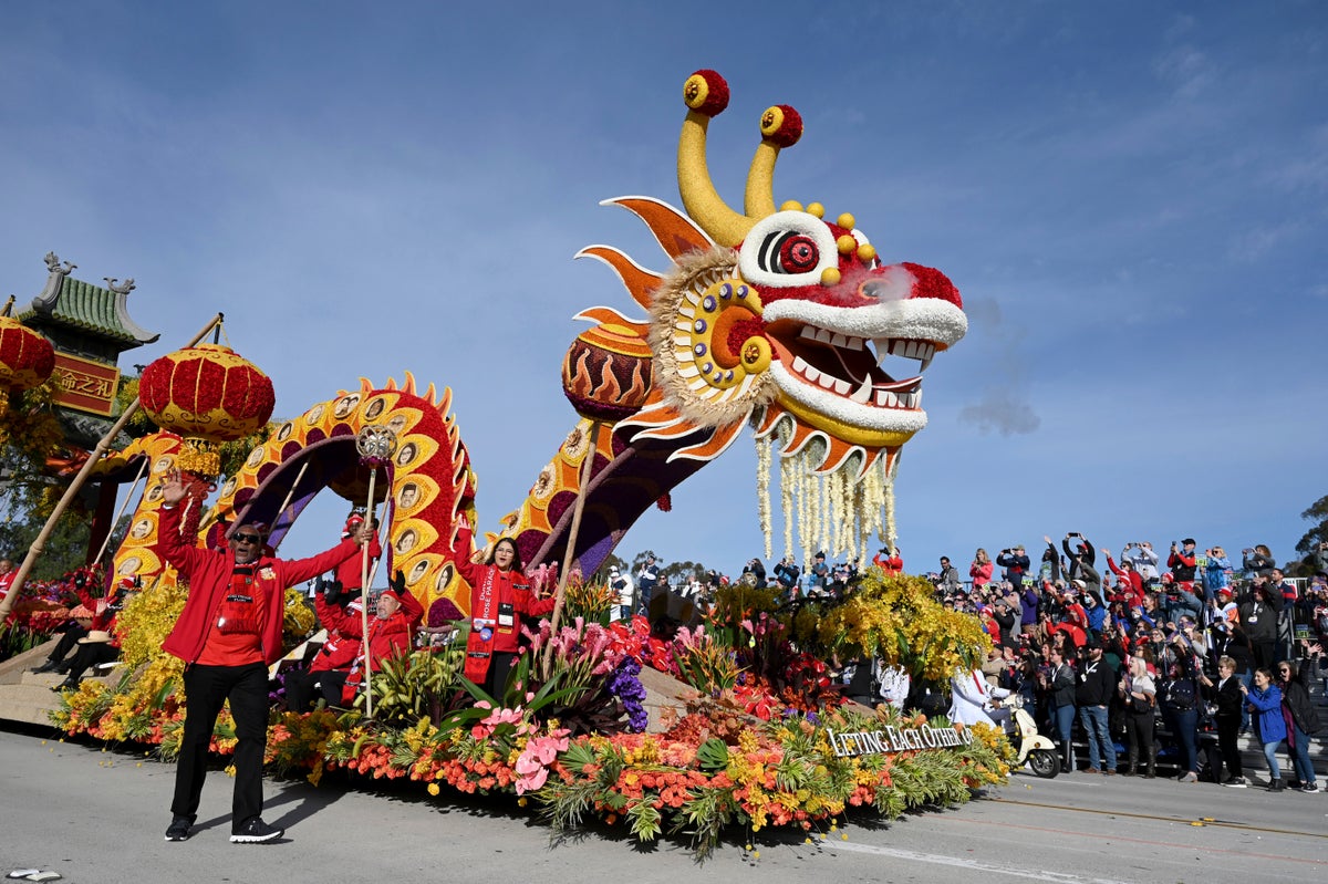 Rose Parade avoids California rain as it welcomes New Year