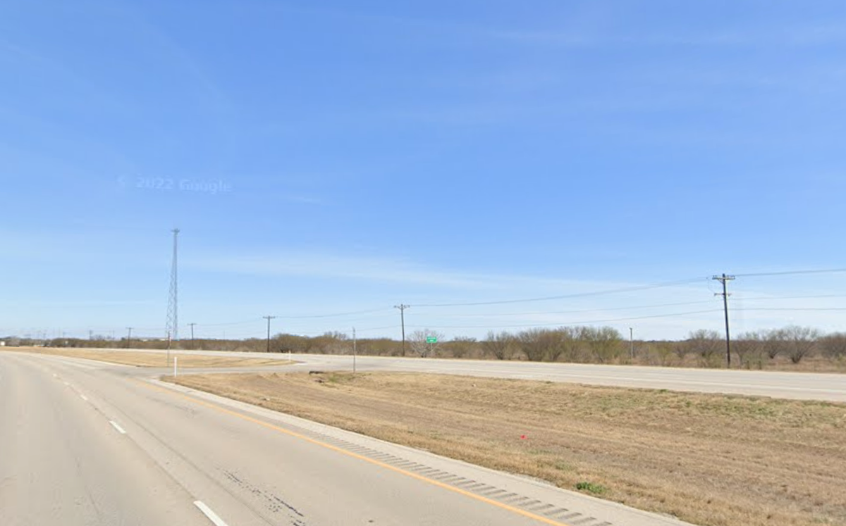 Six dead in Texas highway pile-up with minivan