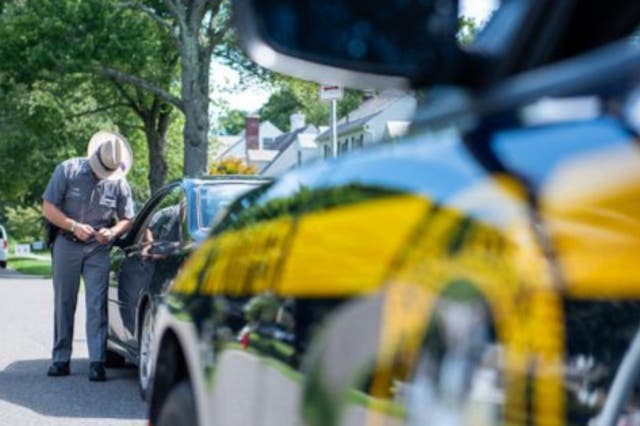 <p>A New York State Police Officer makes a traffic stop </p>