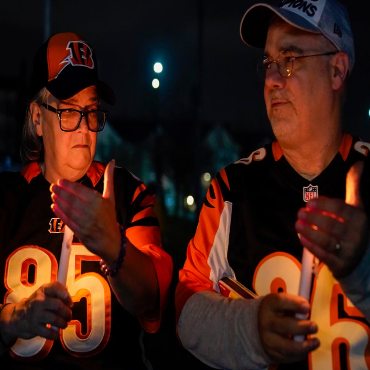 Damar Hamlin Supporters Linger Outside UC Medical Center: 'The Bengals Fans  are Right Here', Cincinnati News, Cincinnati