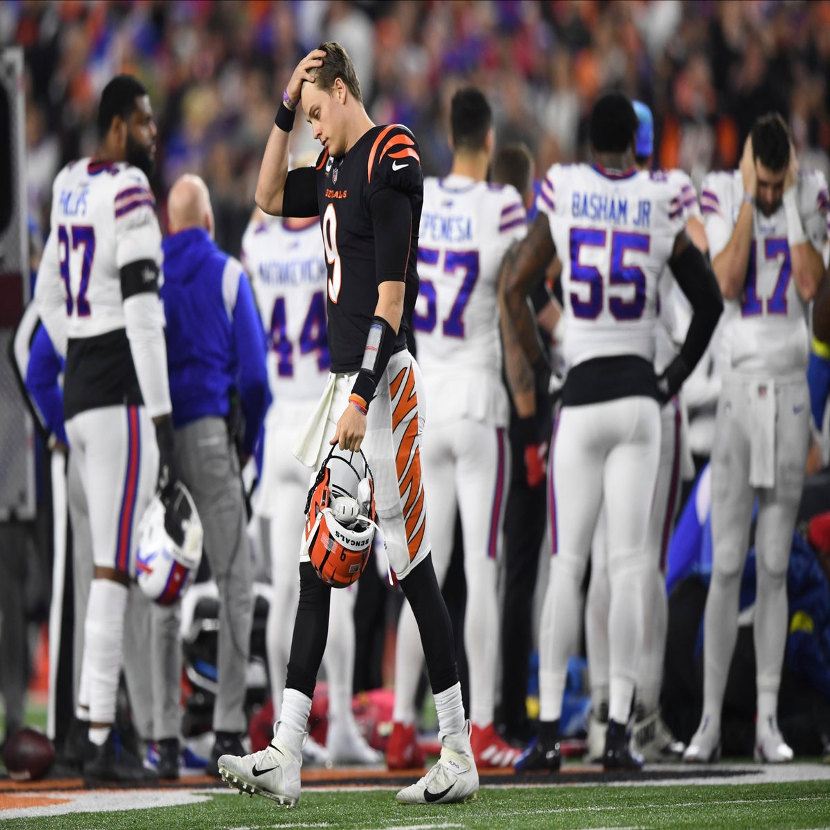 NFL exec explains decision to cancel Bills-Bengals game after 'traumatic'  Hamlin injury Monday night 