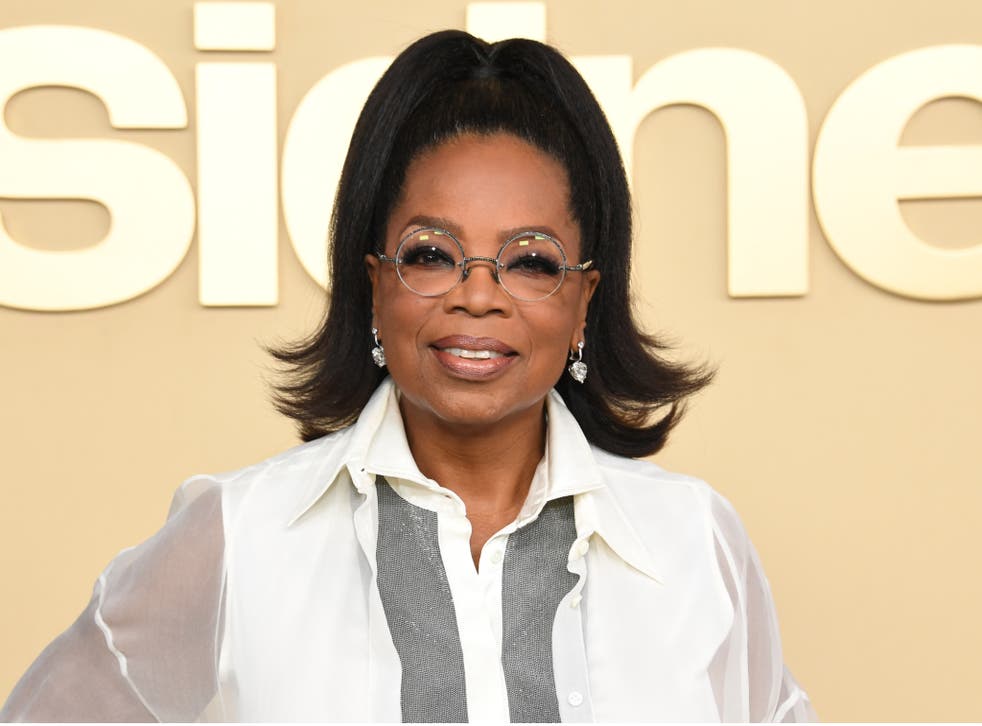 Oprah Winfrey celebrates ‘new knees’ on 10mile ‘gratitude hike’ one