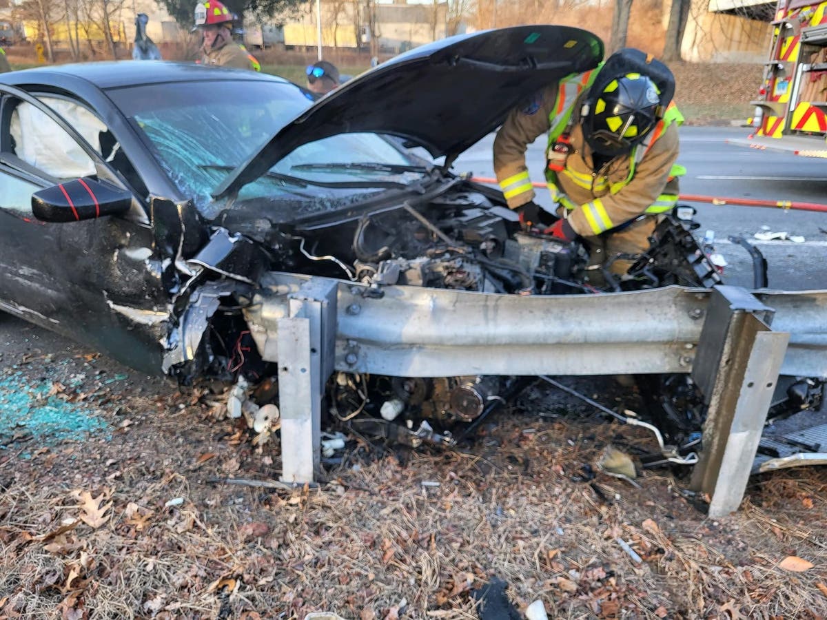Driver miraculously survives with minor injuries in horrifying guardrail crash