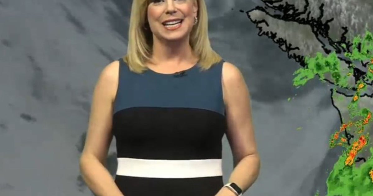 why do news anchors wear sleeveless dresses in winter Savannah Guthrie is dressed in a sleeveless top today. It's Winter, freezing, and no one else seems too hot in the studio to wear sleeveless clothes. Does Savanah always have to dress