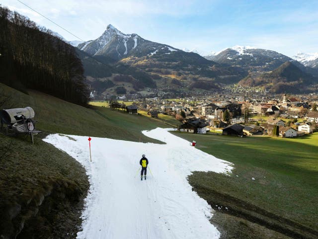 <p>Alpine resorts are struggling with lack of snow</p>
