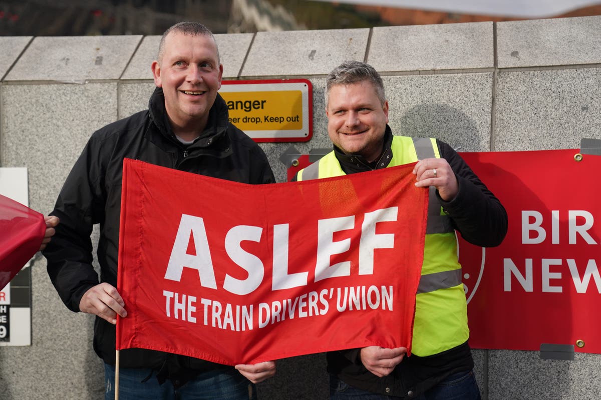 Train drivers’ strike will cripple services as union leaders warn of escalation