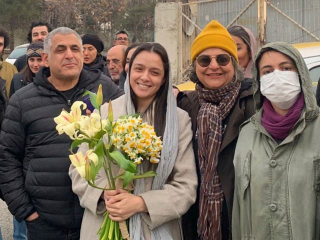 <p>Taraneh Alidoosti, centre, after being released from Evin prison in Tehran on Wednesday </p>